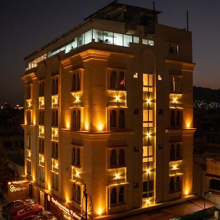 Raghunandan Palace - A Premier Boutique Stay, City Center & 500 Meters From City Railway Station Udaipur Buitenkant foto