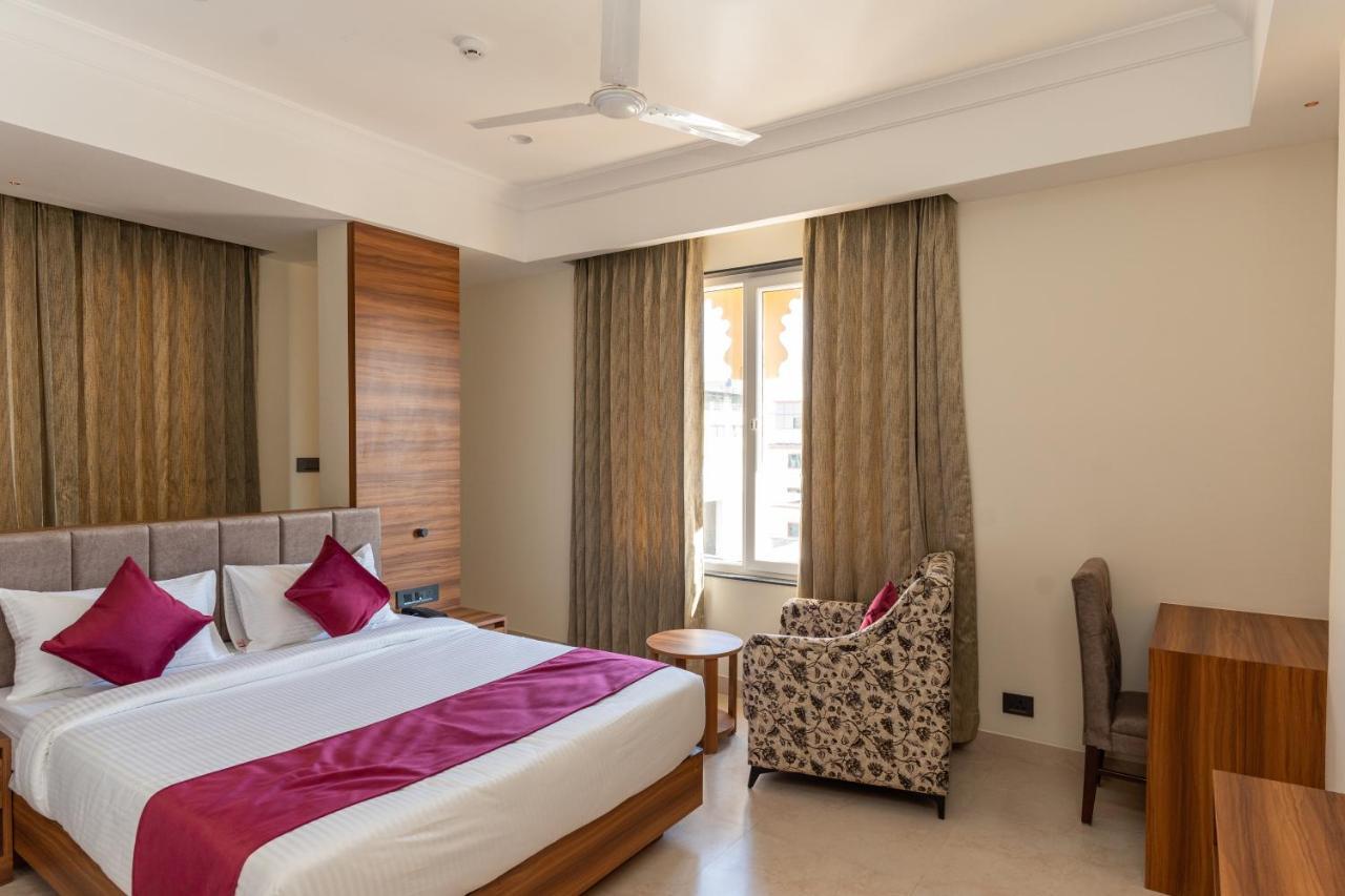 Raghunandan Palace - A Premier Boutique Stay, City Center & 500 Meters From City Railway Station Udaipur Buitenkant foto