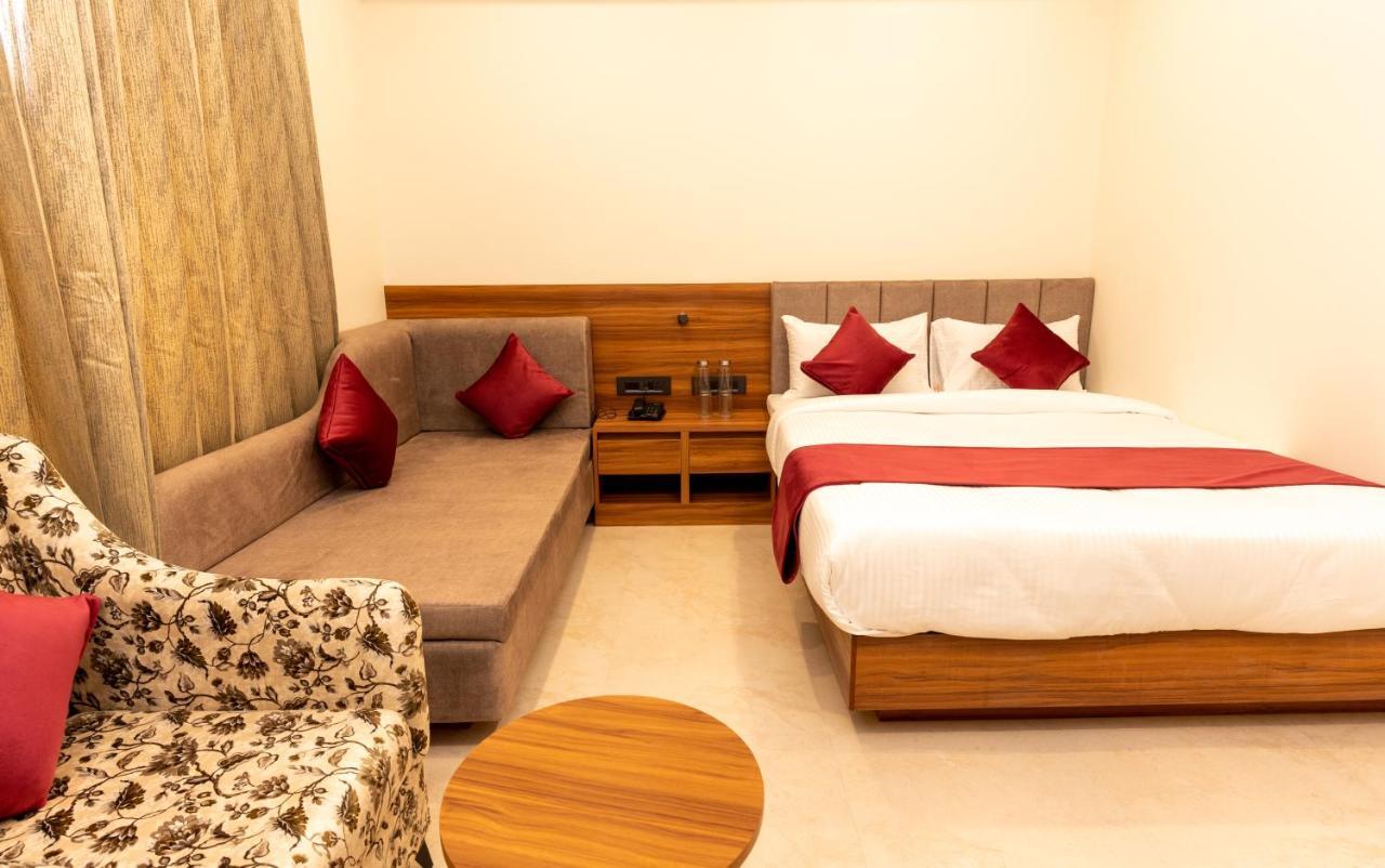 Raghunandan Palace - A Premier Boutique Stay, City Center & 500 Meters From City Railway Station Udaipur Buitenkant foto