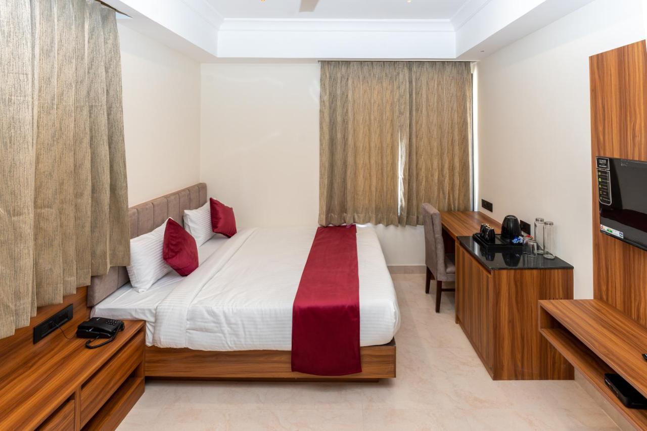 Raghunandan Palace - A Premier Boutique Stay, City Center & 500 Meters From City Railway Station Udaipur Buitenkant foto