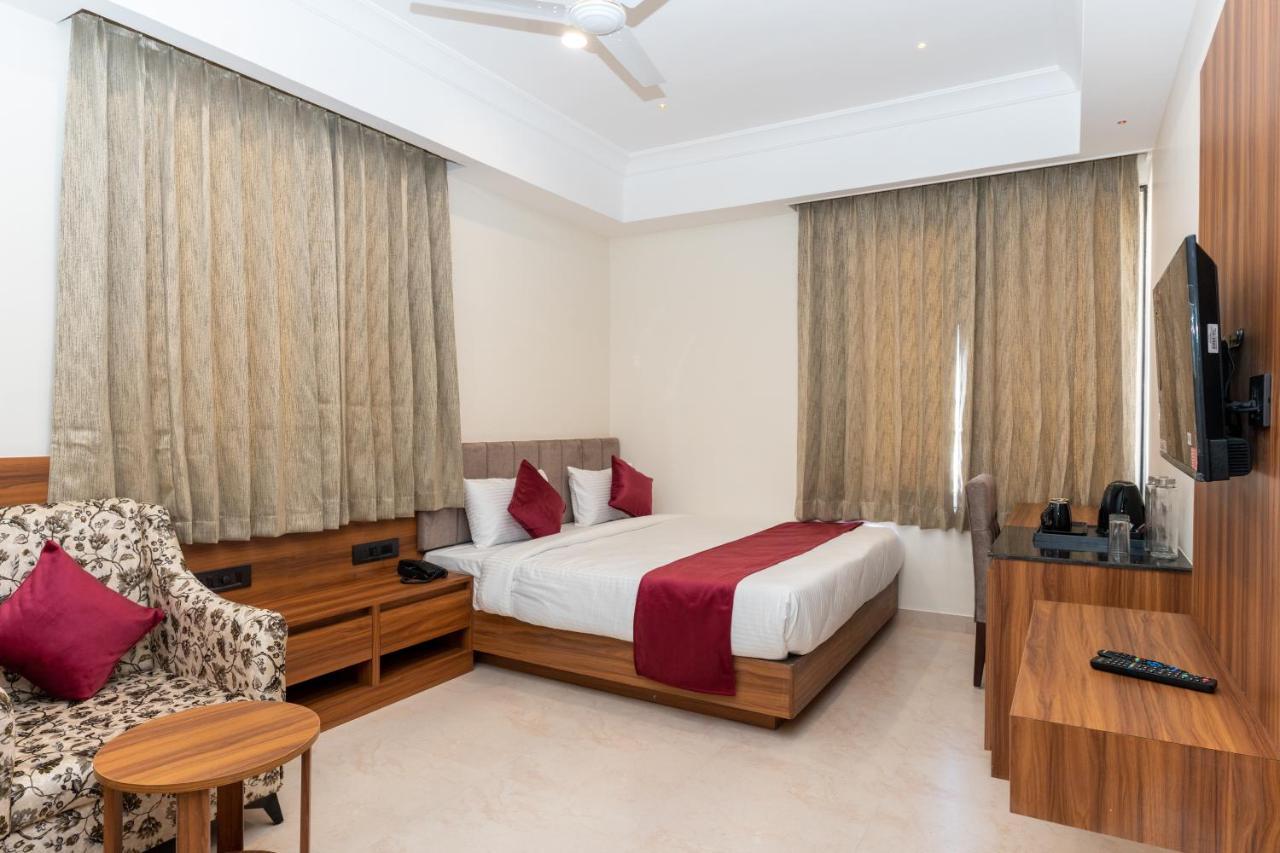 Raghunandan Palace - A Premier Boutique Stay, City Center & 500 Meters From City Railway Station Udaipur Buitenkant foto