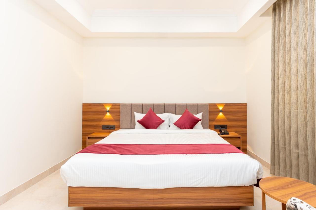 Raghunandan Palace - A Premier Boutique Stay, City Center & 500 Meters From City Railway Station Udaipur Buitenkant foto