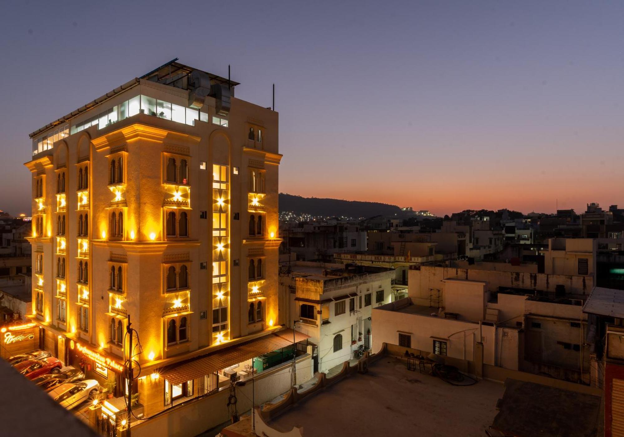 Raghunandan Palace - A Premier Boutique Stay, City Center & 500 Meters From City Railway Station Udaipur Buitenkant foto