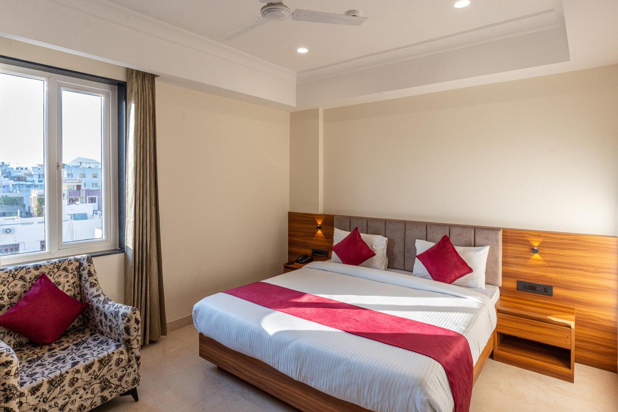 Raghunandan Palace - A Premier Boutique Stay, City Center & 500 Meters From City Railway Station Udaipur Buitenkant foto