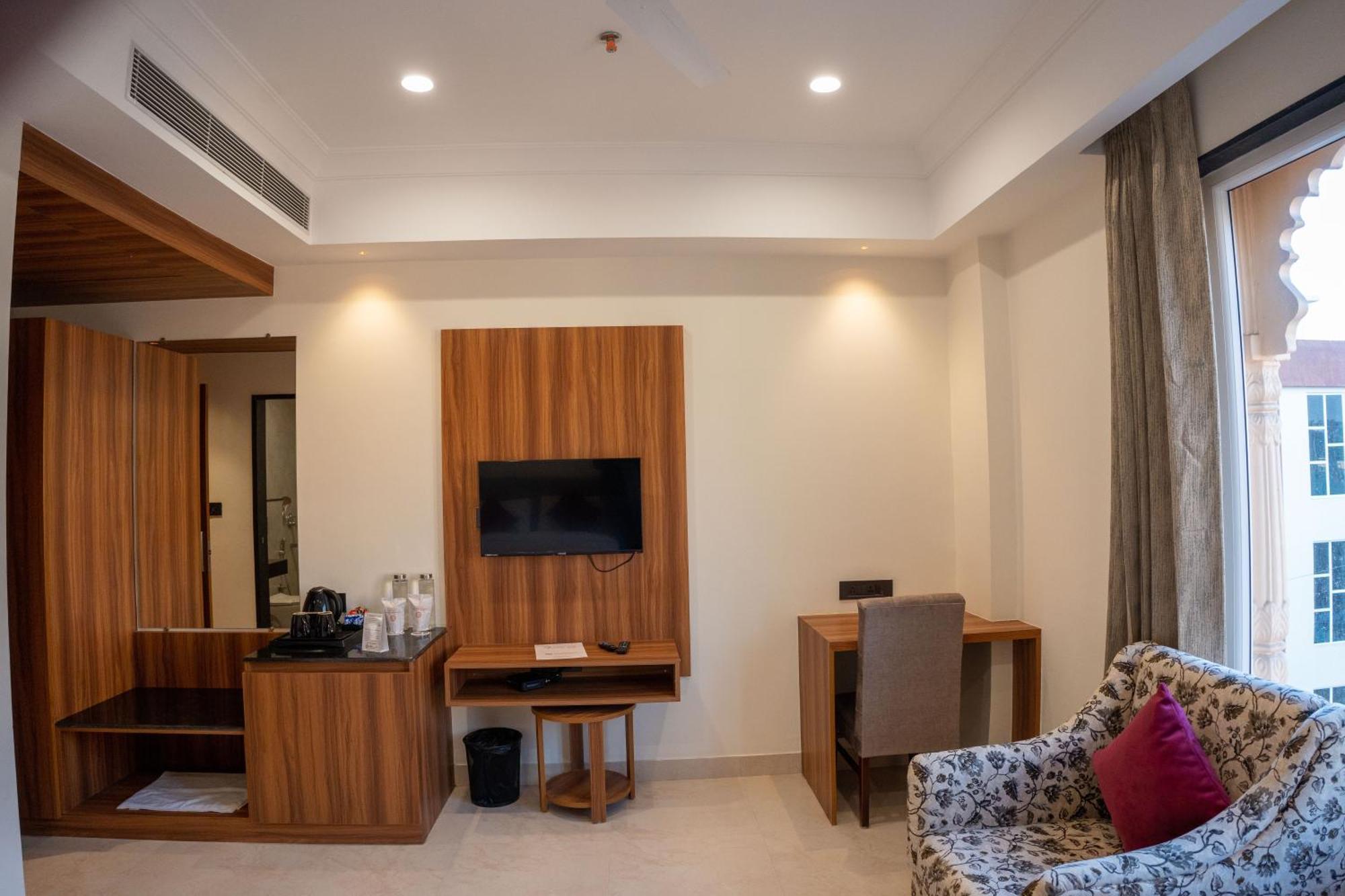 Raghunandan Palace - A Premier Boutique Stay, City Center & 500 Meters From City Railway Station Udaipur Buitenkant foto