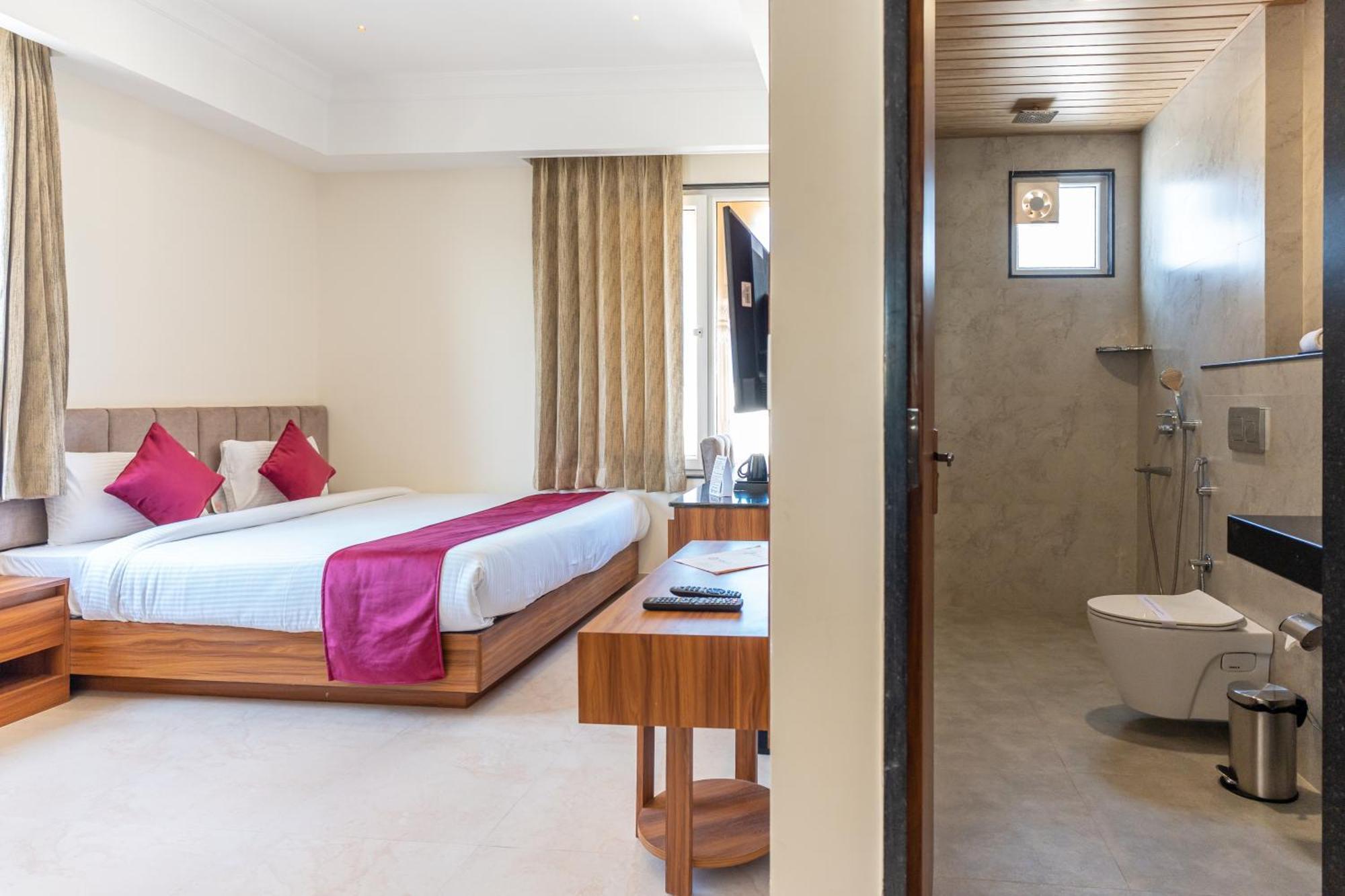 Raghunandan Palace - A Premier Boutique Stay, City Center & 500 Meters From City Railway Station Udaipur Buitenkant foto